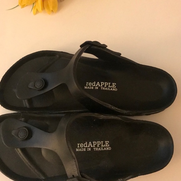 RED APPLE BLACK UNISEX SLIPPERS fr Thailand - Picture 3 of 6